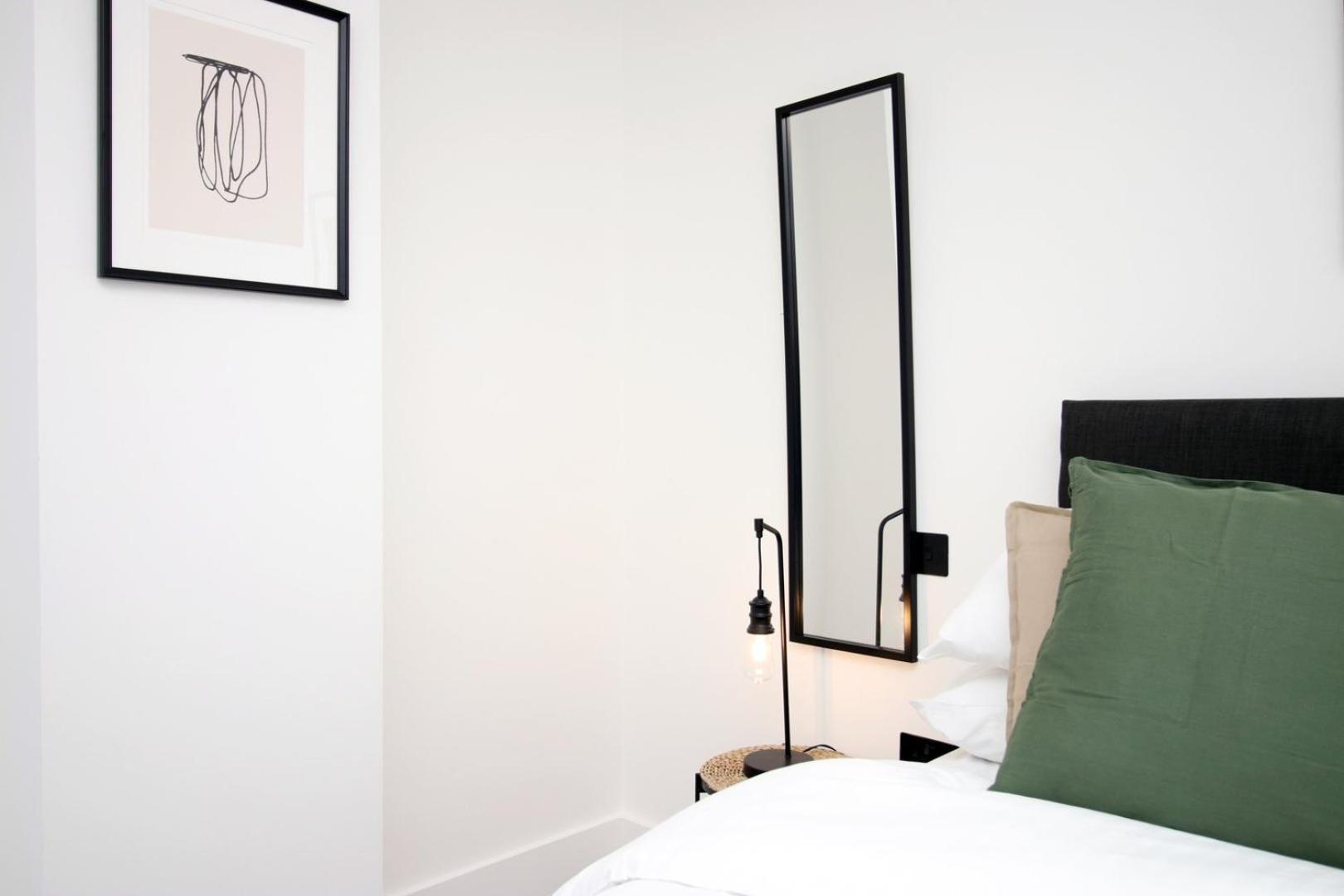 2 Bedroom With Free Parking Swindon Exterior photo