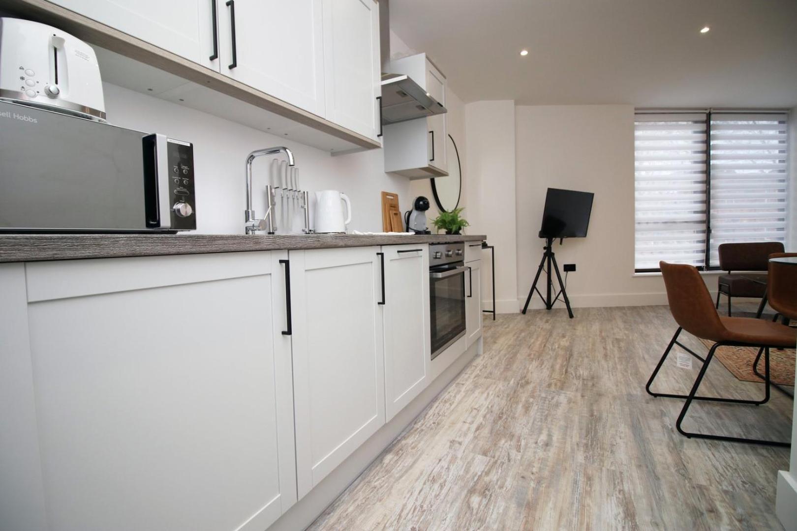 2 Bedroom With Free Parking Swindon Exterior photo