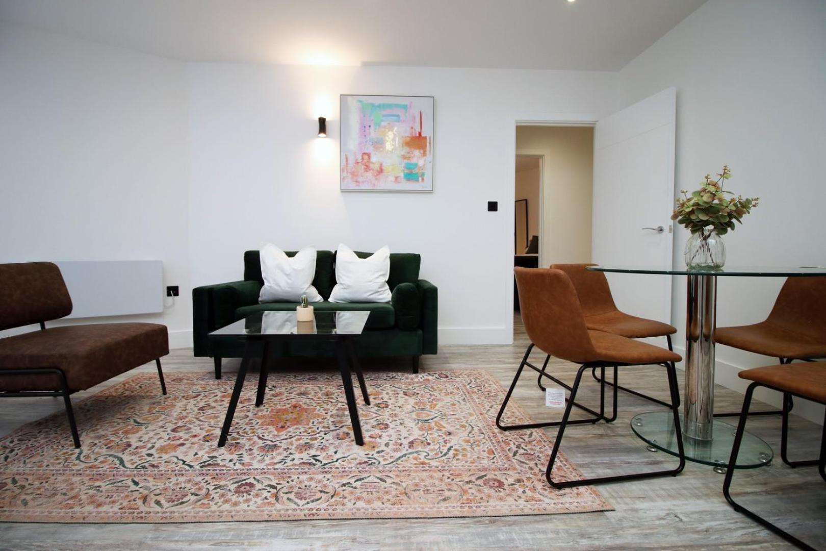 2 Bedroom With Free Parking Swindon Exterior photo